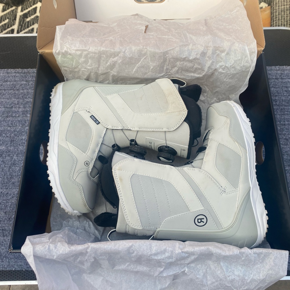 Women’s Light Grey Ride Sage Snowboard Boots, 8.5